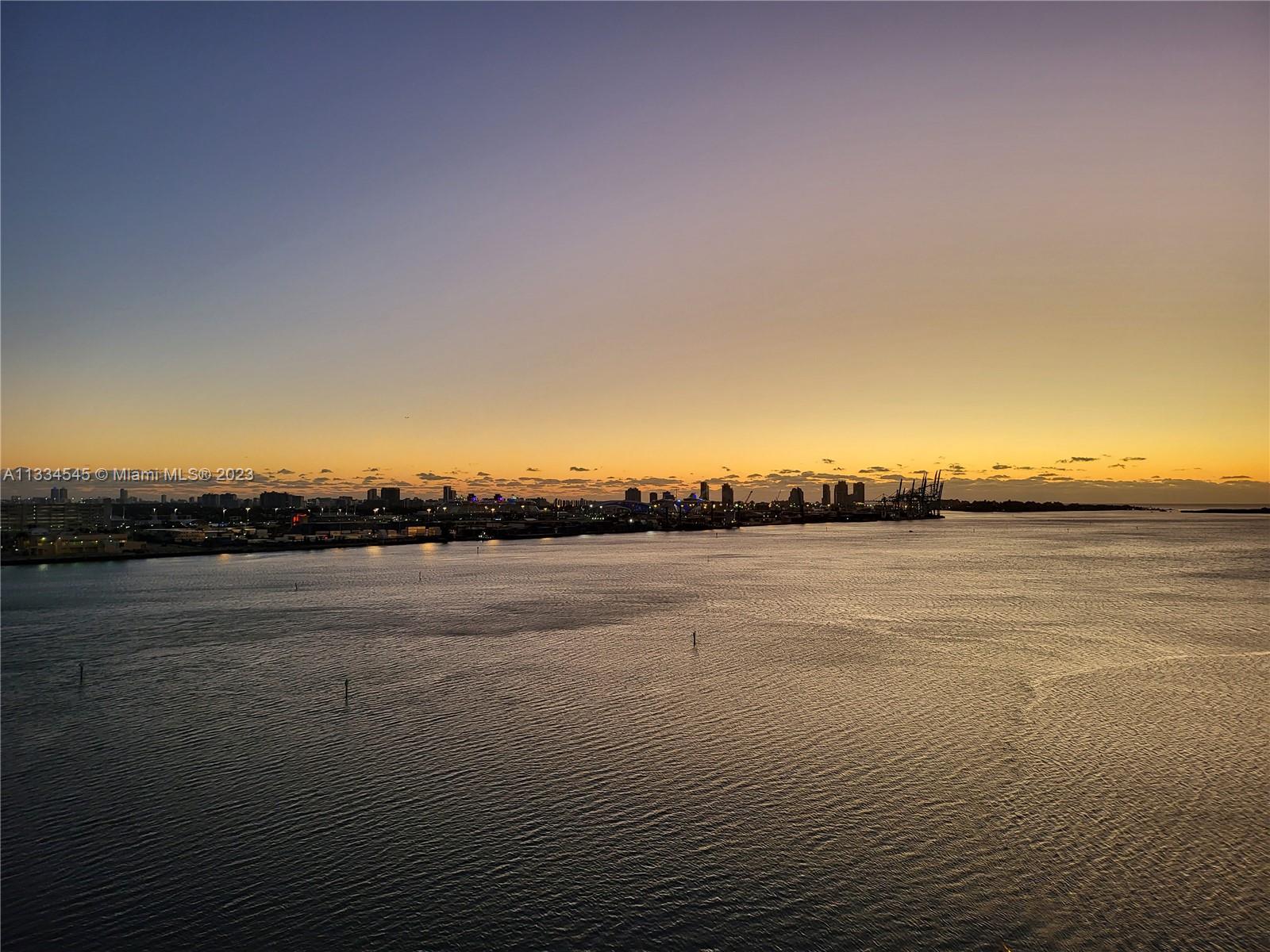 Photo 36 of 38 of 848 Brickell Key Dr 1502 condo