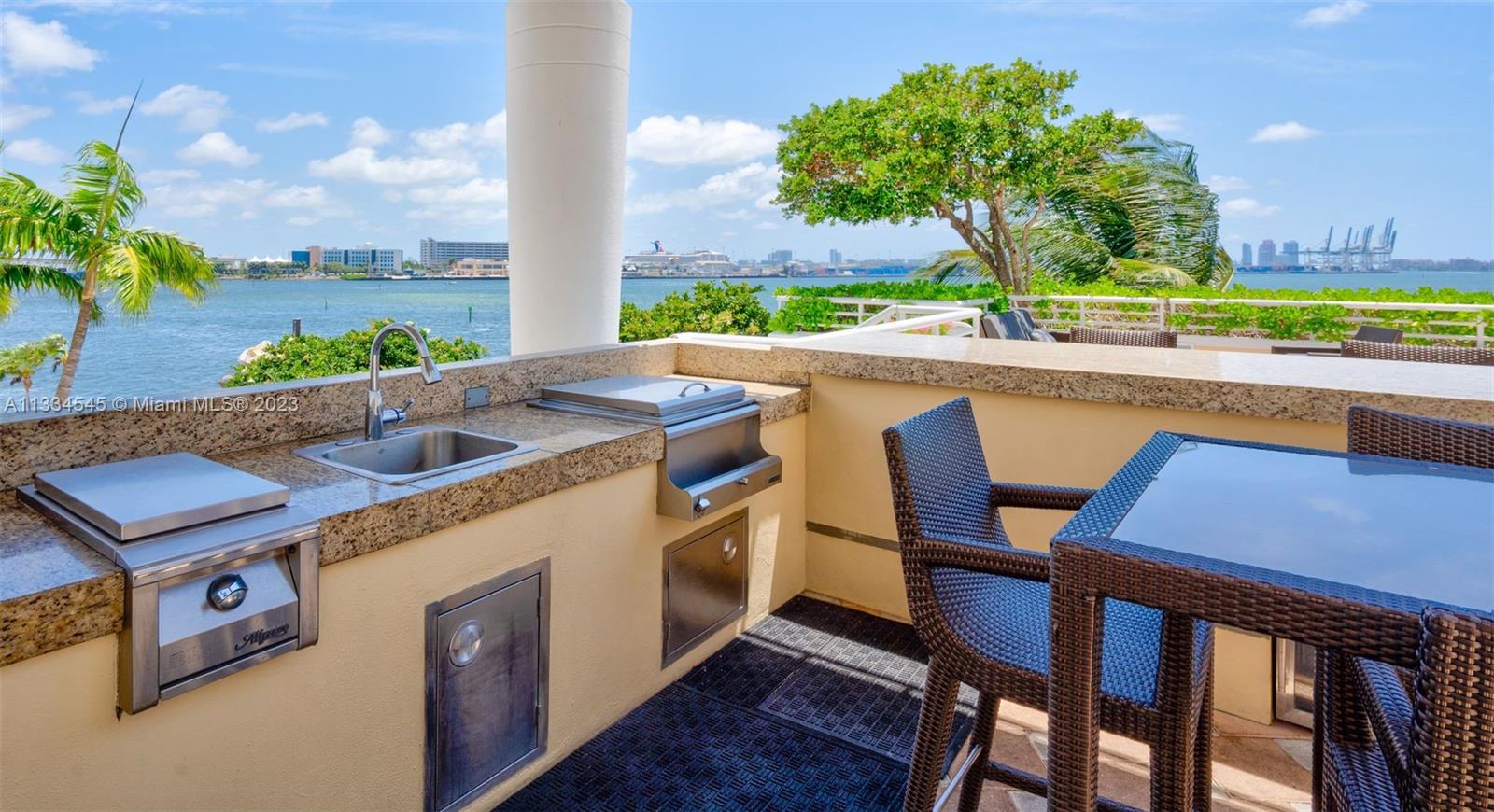 Photo 31 of 38 of 848 Brickell Key Dr 1502 condo