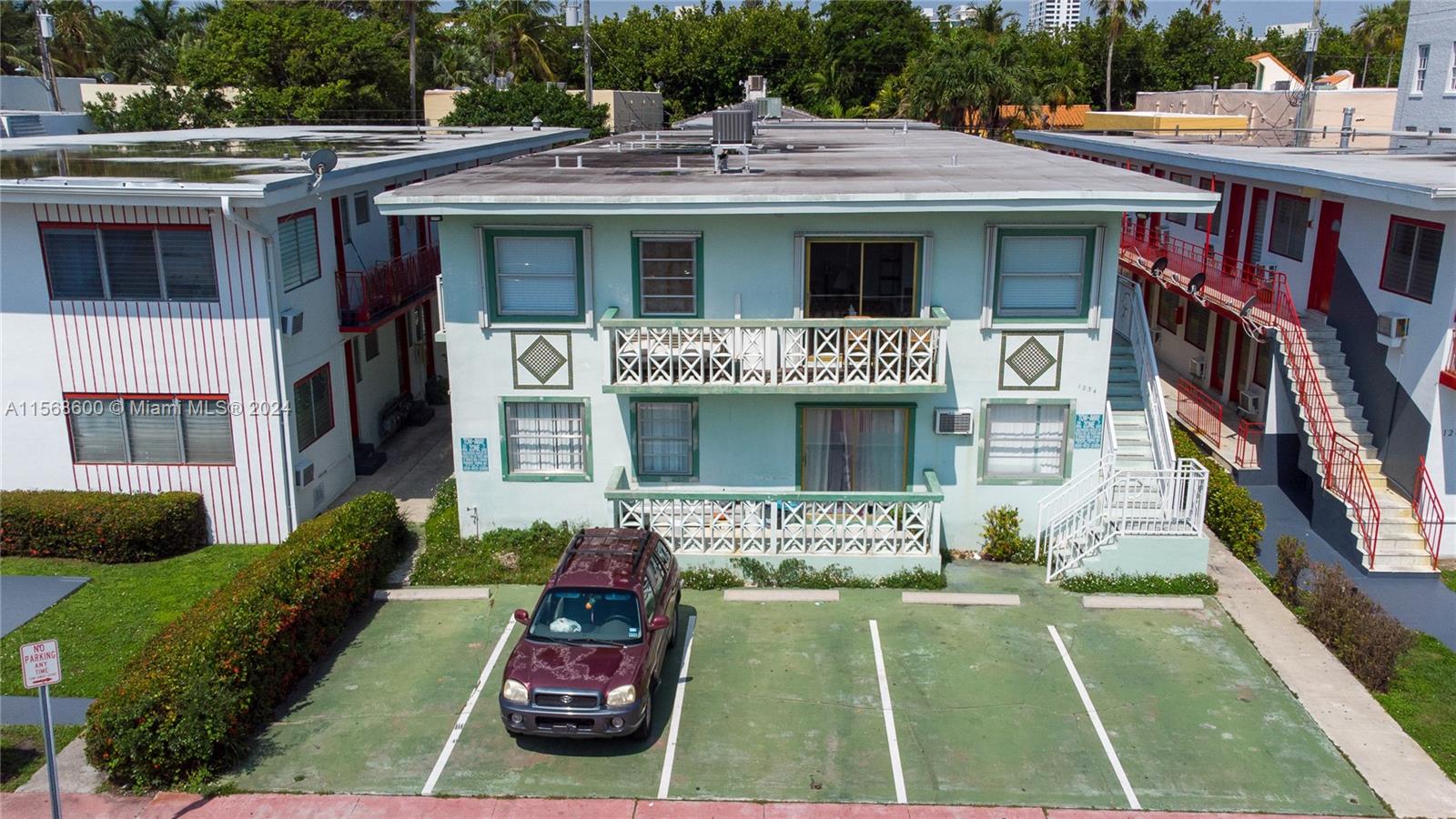Art-deco style one-bedroom one-bathroom condo in the heart of South Beach. Residence was completely remodeled in 2021. Fully renovated and furnished, this turnkey residence features a new A/C system, brand-new stainless-steel appliances, hardwood flooring, a generous-sized balcony, and one parking space. Perfect location to enjoy the best of what South Beach has to offer. Walking distance to the beach, restaurants, and shops.