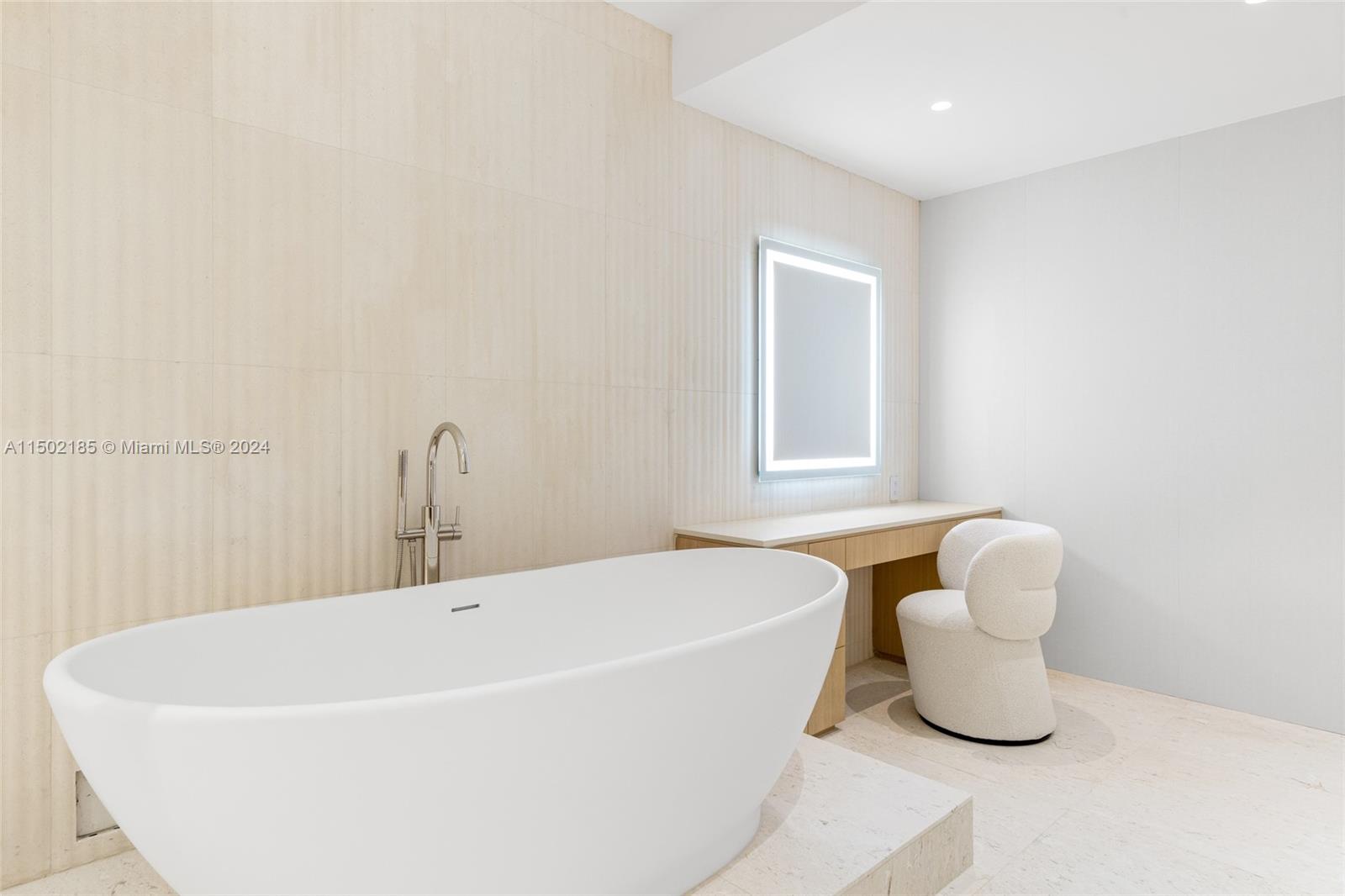 BAL HARBOUR TOWER CONDO - Residential