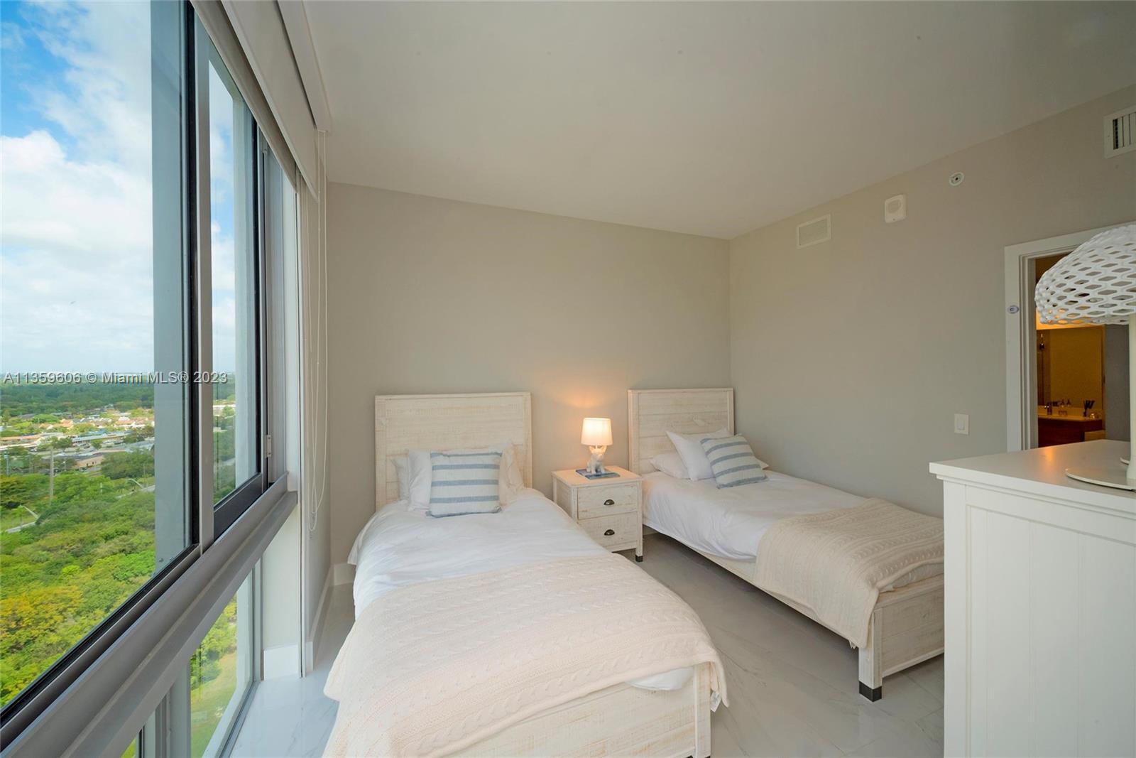 Photo 16 of 50 of 16385 Biscayne Blvd 2101 condo