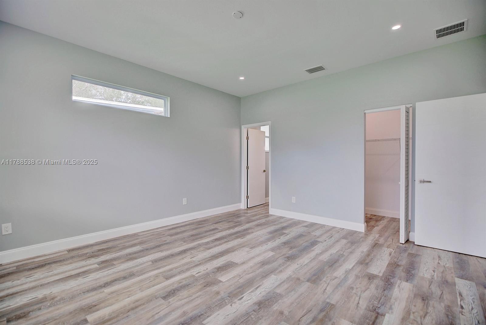 AVON PARK LAKES - Residential