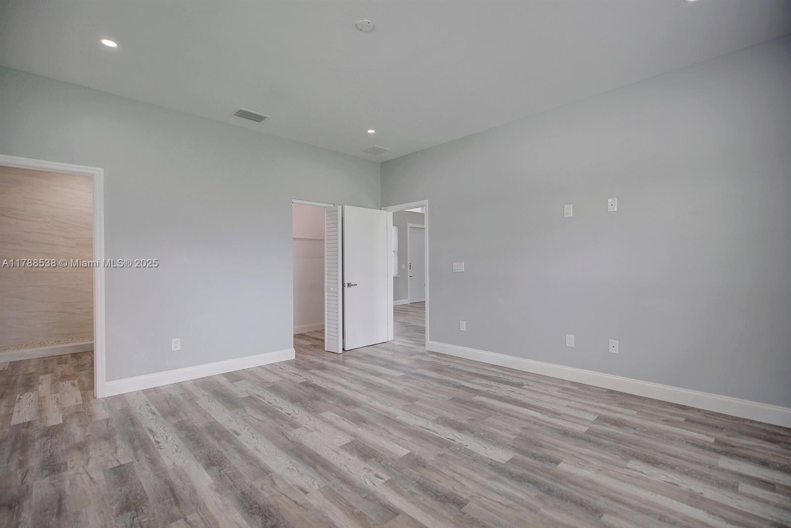 AVON PARK LAKES - Residential