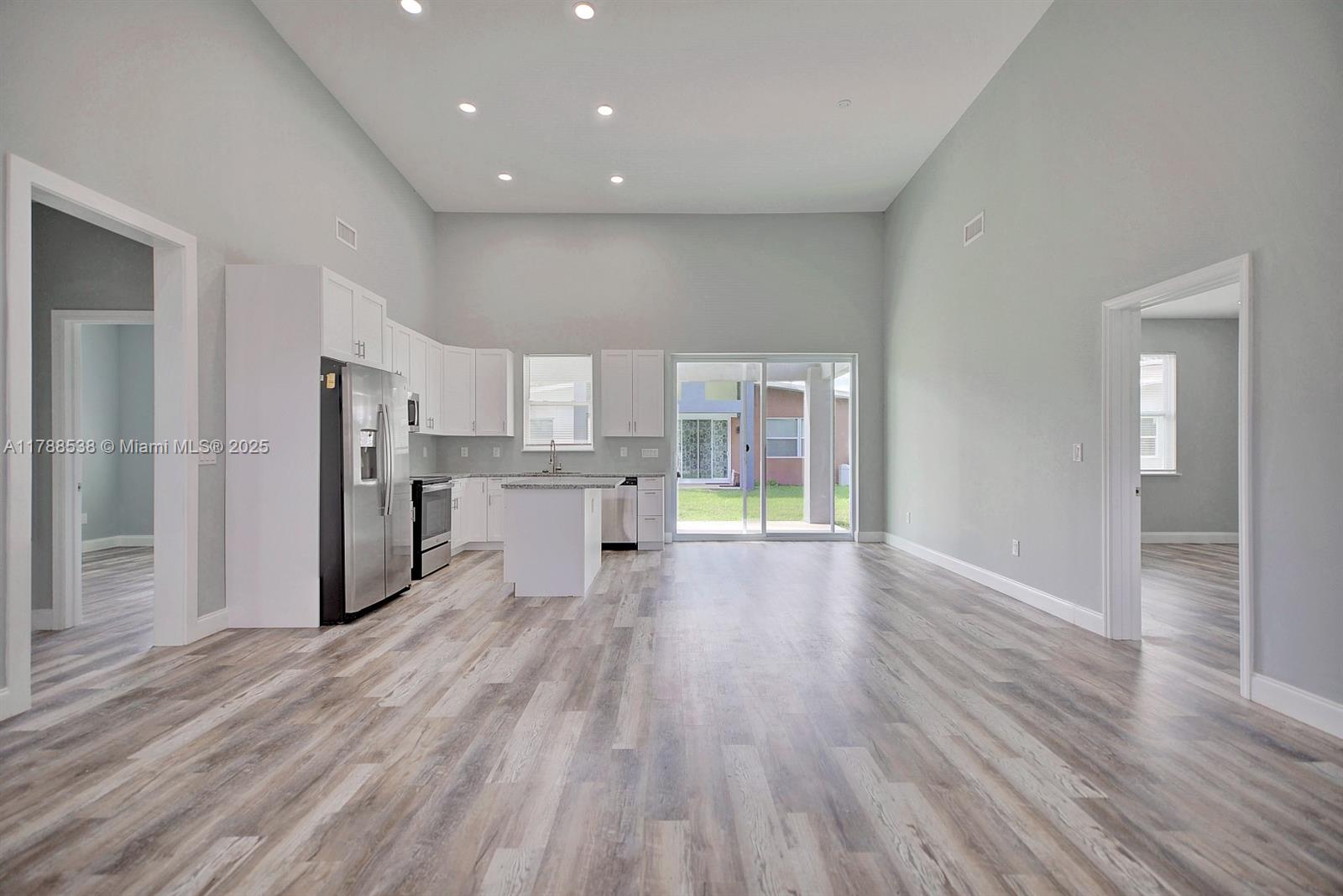 AVON PARK LAKES - Residential