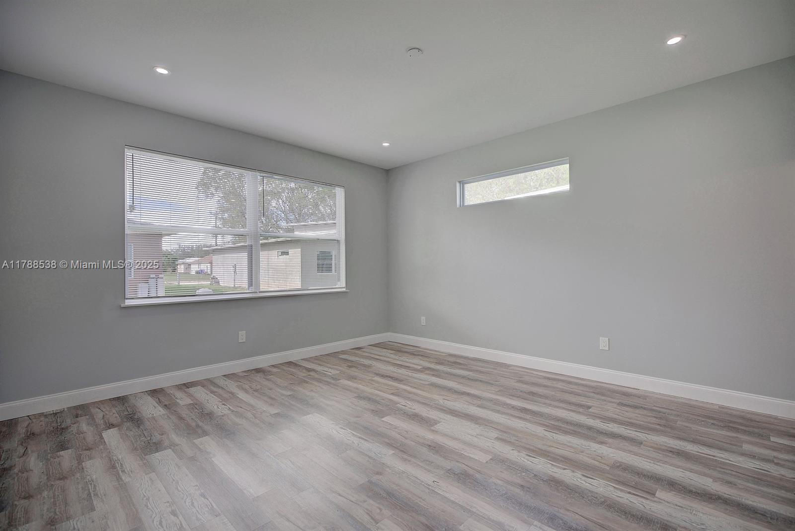 AVON PARK LAKES - Residential