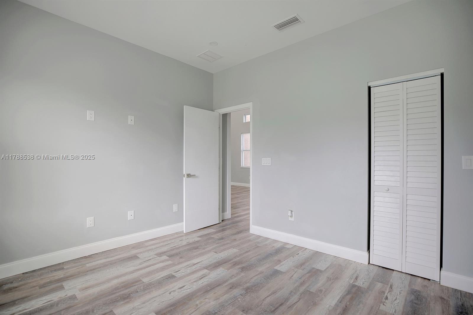 AVON PARK LAKES - Residential