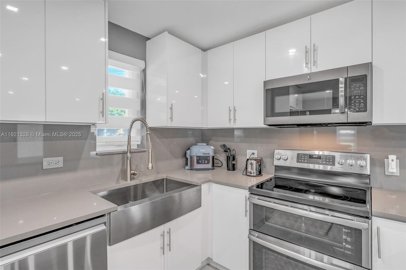 LARGO SOUND VILLAGE - Residential