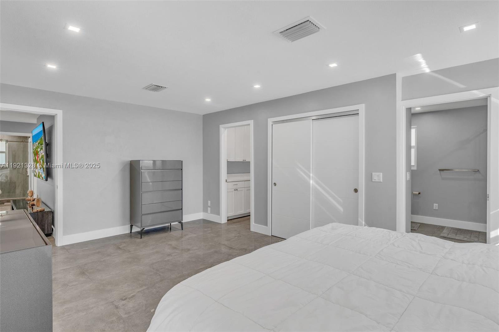 LARGO SOUND VILLAGE - Residential