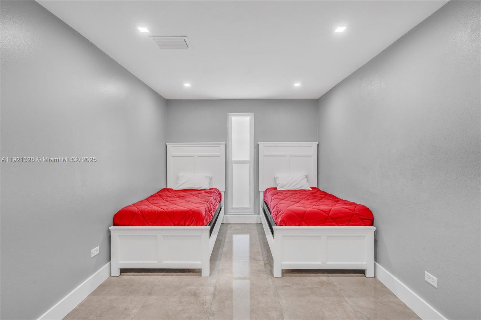 LARGO SOUND VILLAGE - Residential