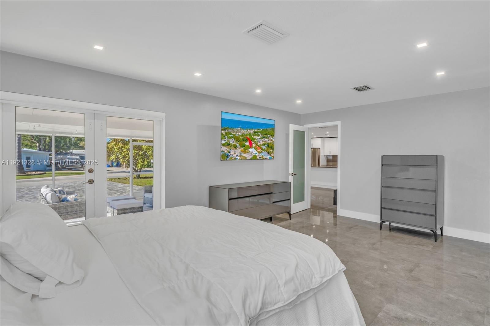 LARGO SOUND VILLAGE - Residential