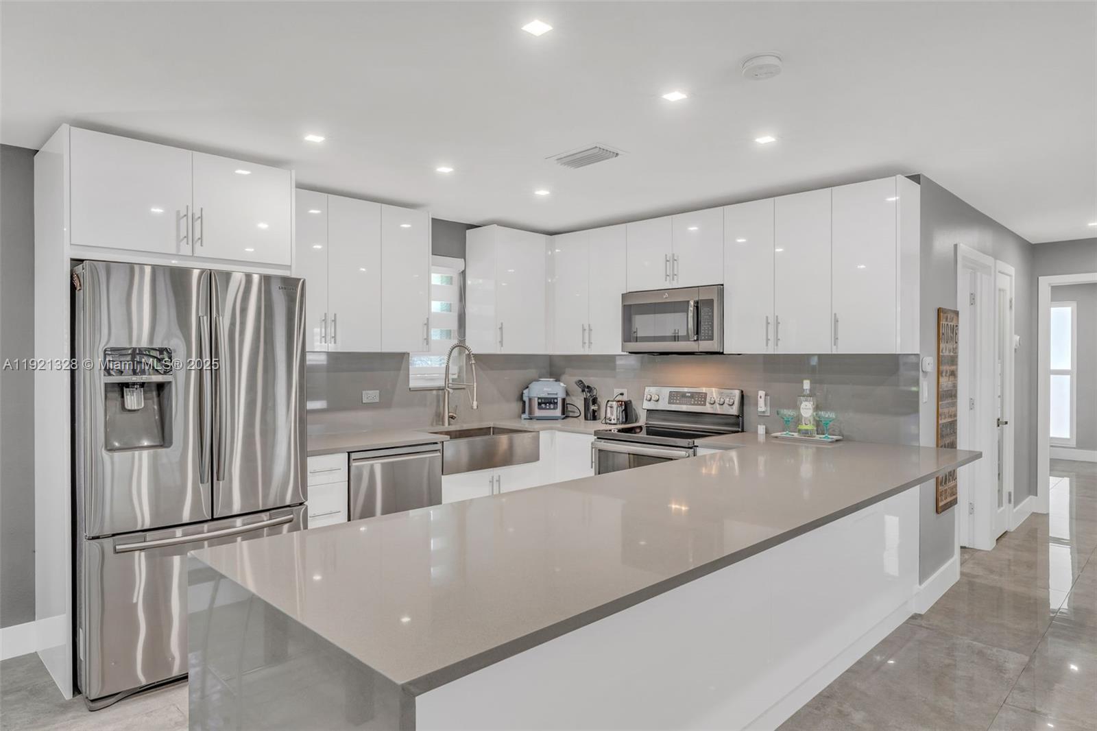 LARGO SOUND VILLAGE - Residential