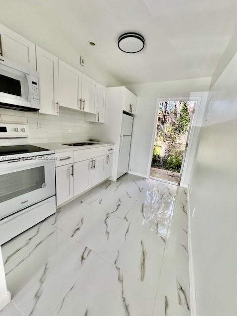 4951 SW 26th Ave