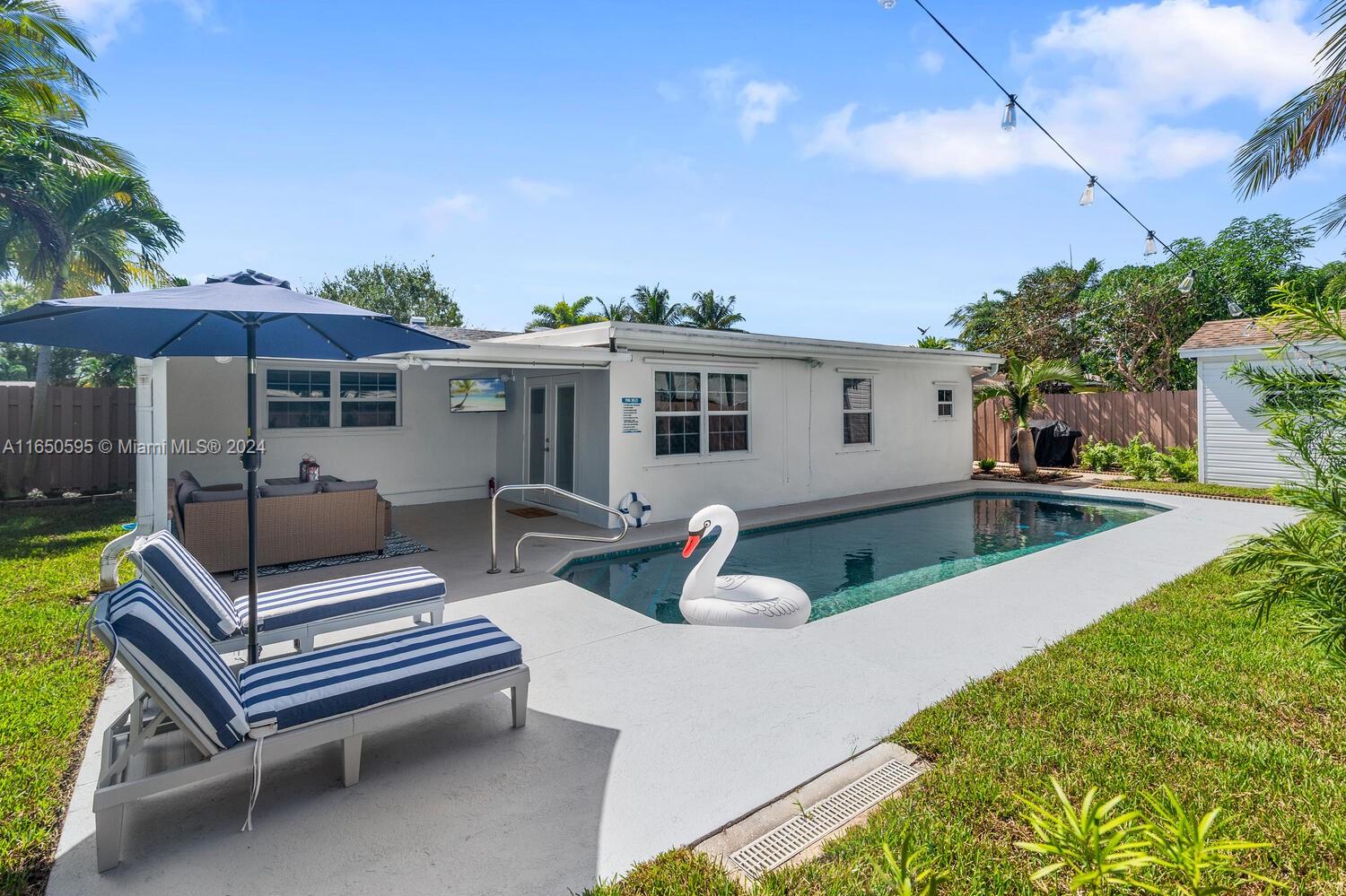 A spacious modern style, open concept, 4-bedroom, HEATED pool (rare to have, too cold in winter w/o it!) home in Palm Beach Gardens minutes to PGA Golf & the beach. Seasonal Furnished Rental with Heated Pool. 1-12 months leases available. Corporate housing, traveling nurses, etc. Brand NEW roof and A/C, complete remodel with new appliances. Quartz countertops, wood floors, new blinds and furnished throughout the entire home. Large circular driveway.
Enjoy the best mix of comfort & luxury in this sprawling 4 bed / 2 bath home.
Take a dip in our refreshing pool surrounded by a serene backyard complete w/ sun lounge chairs, poolside dining, patio TV, BBQ & pool table.
3-10 min drive: the beach, The Malls, PGA Golf, LifeTime Fitness, Whole Foods, Restaurants, Shopping, and more