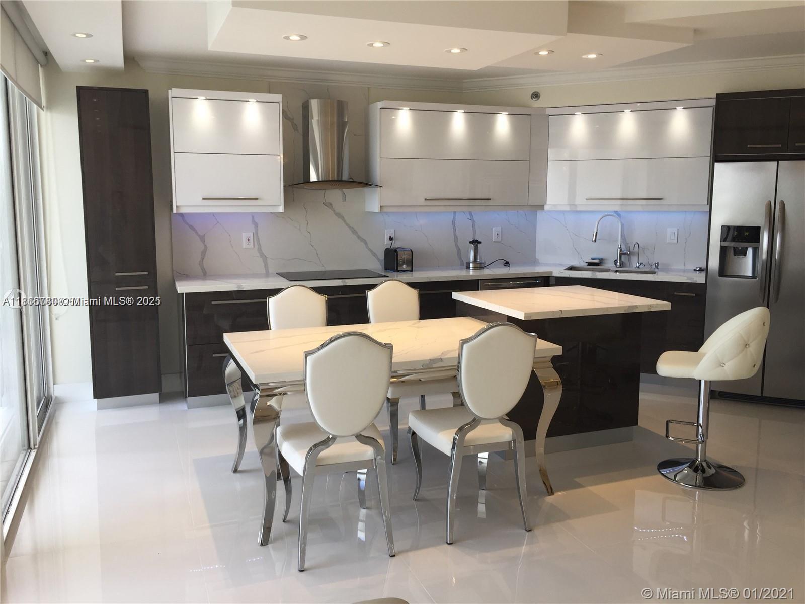 SPECTACULAR 2BEDROOM +DEN FULLY FURNISHED ,2 BALCONY ,GORGEOUSE UNIT POSSIBLE SEASONAL 6 MONTH MINIMUM , CLUB HOUSE MEMBERSHIP EXTRA $