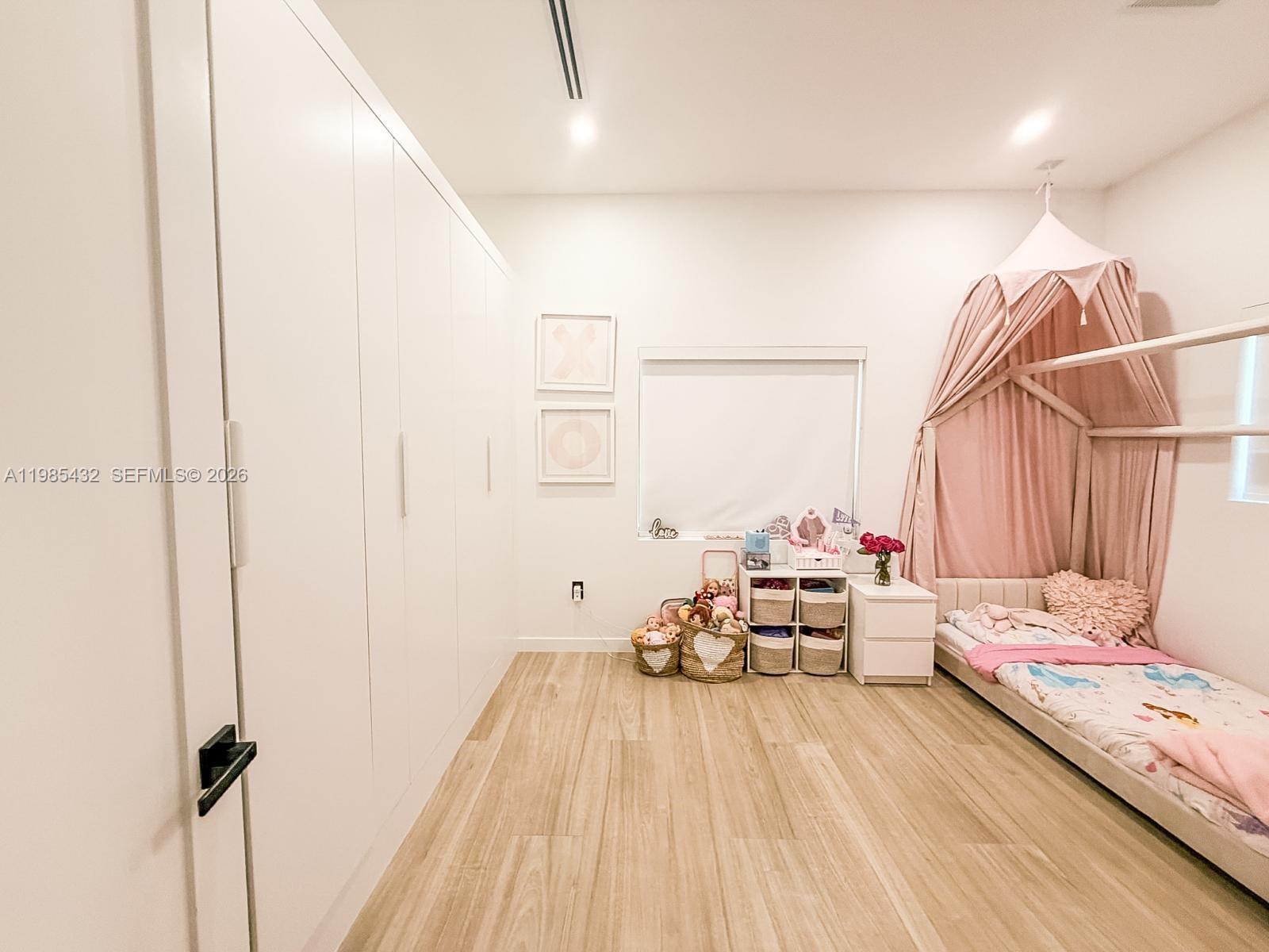 CAMBRIDGE LAWNS - Residential