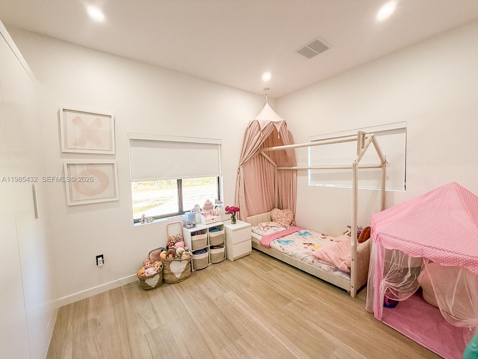 CAMBRIDGE LAWNS - Residential