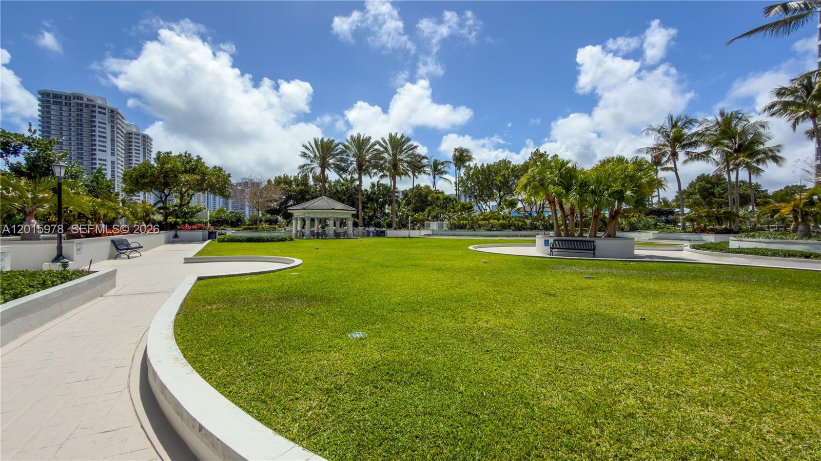 SOUTH TOWER AT THE POINT - Residential