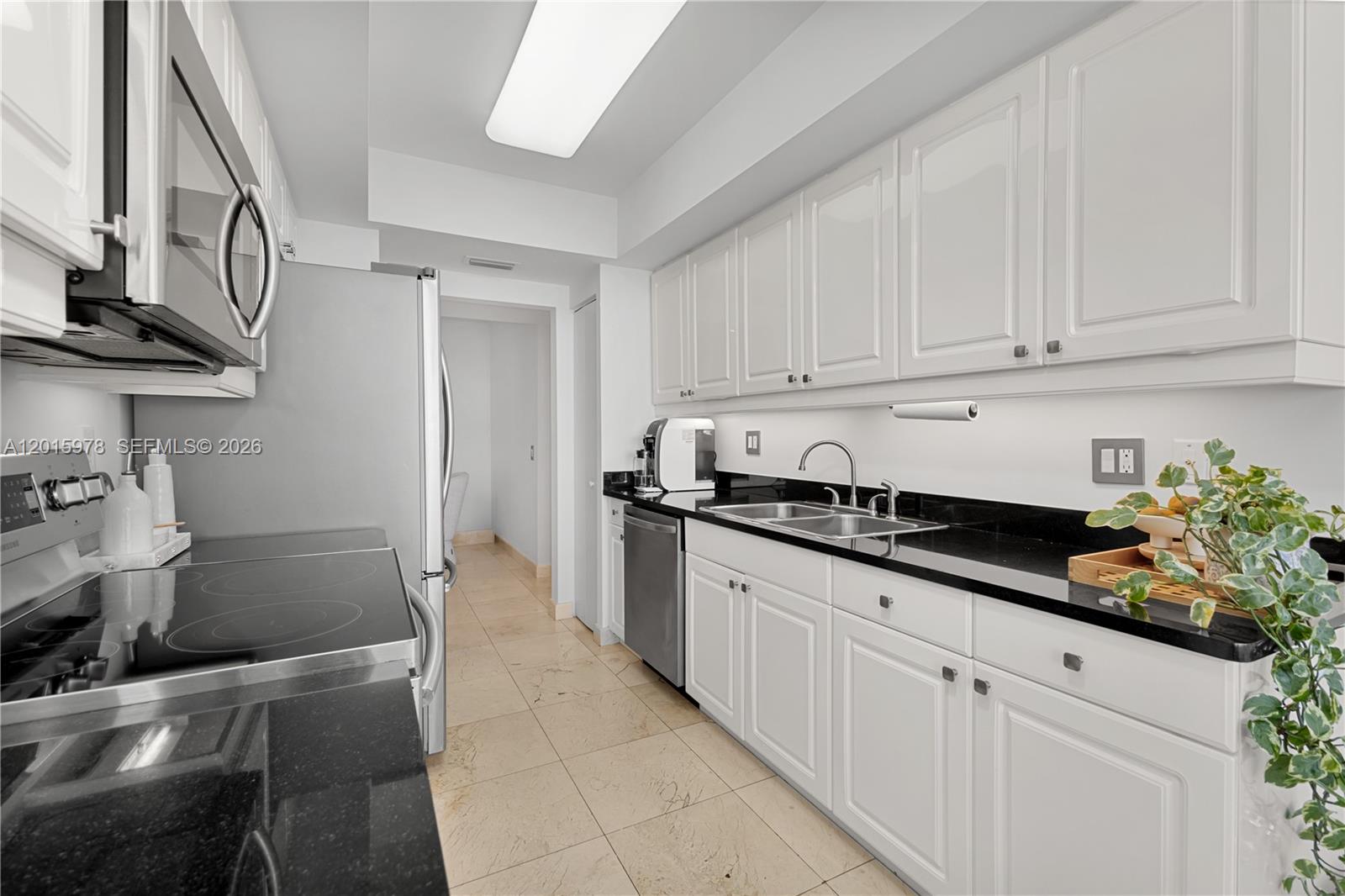 SOUTH TOWER AT THE POINT - Residential