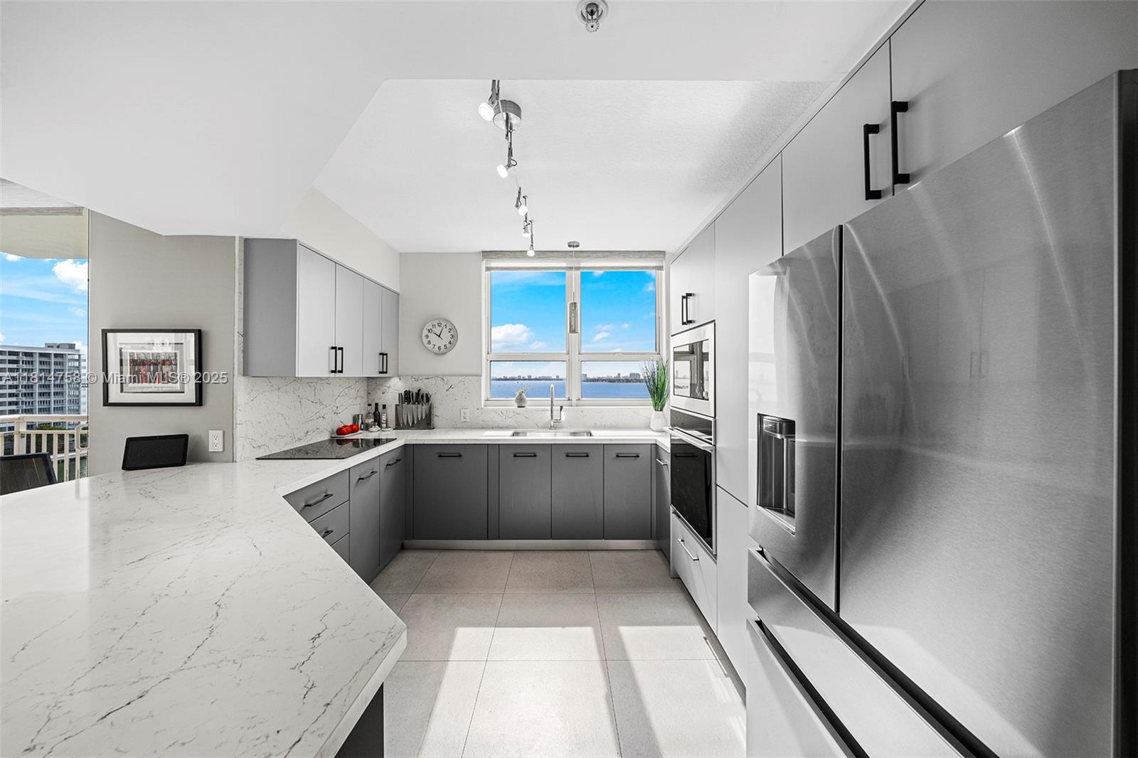 2000 N Bayshore Dr 1011, Miami, Broward County, Florida - 3 Bedrooms  
2 Bathrooms - 