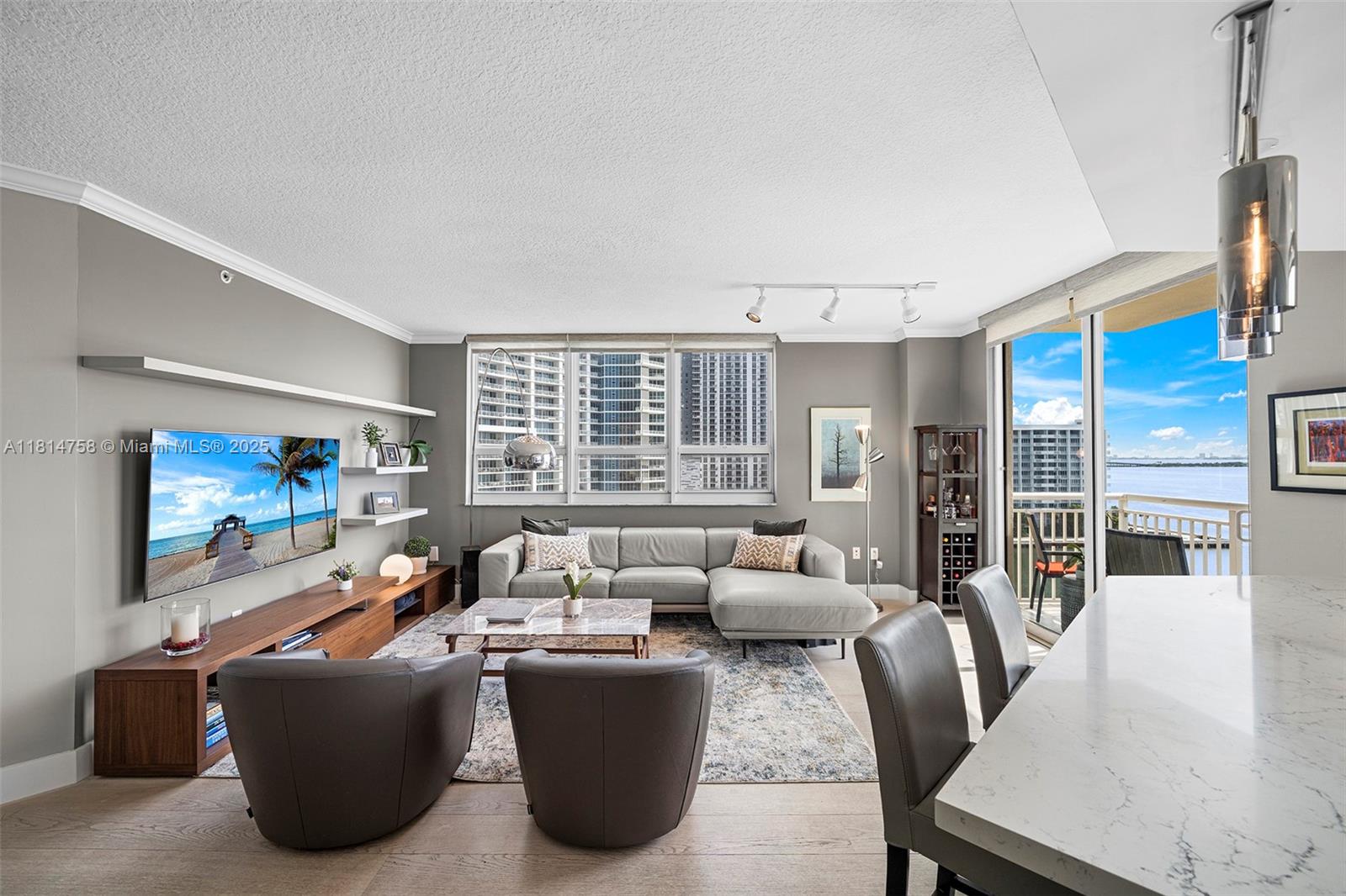 2000 N Bayshore Dr 1011