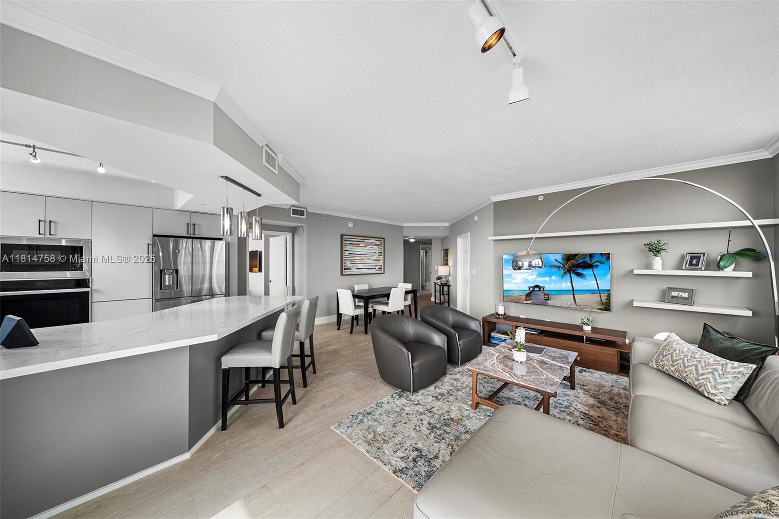 2000 N Bayshore Dr 1011