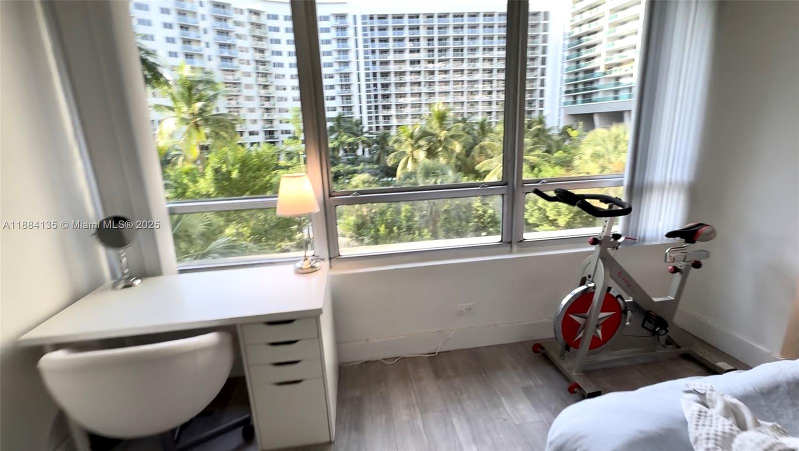 FLAMINGO SOUTH BEACH I CO - Residential Lease