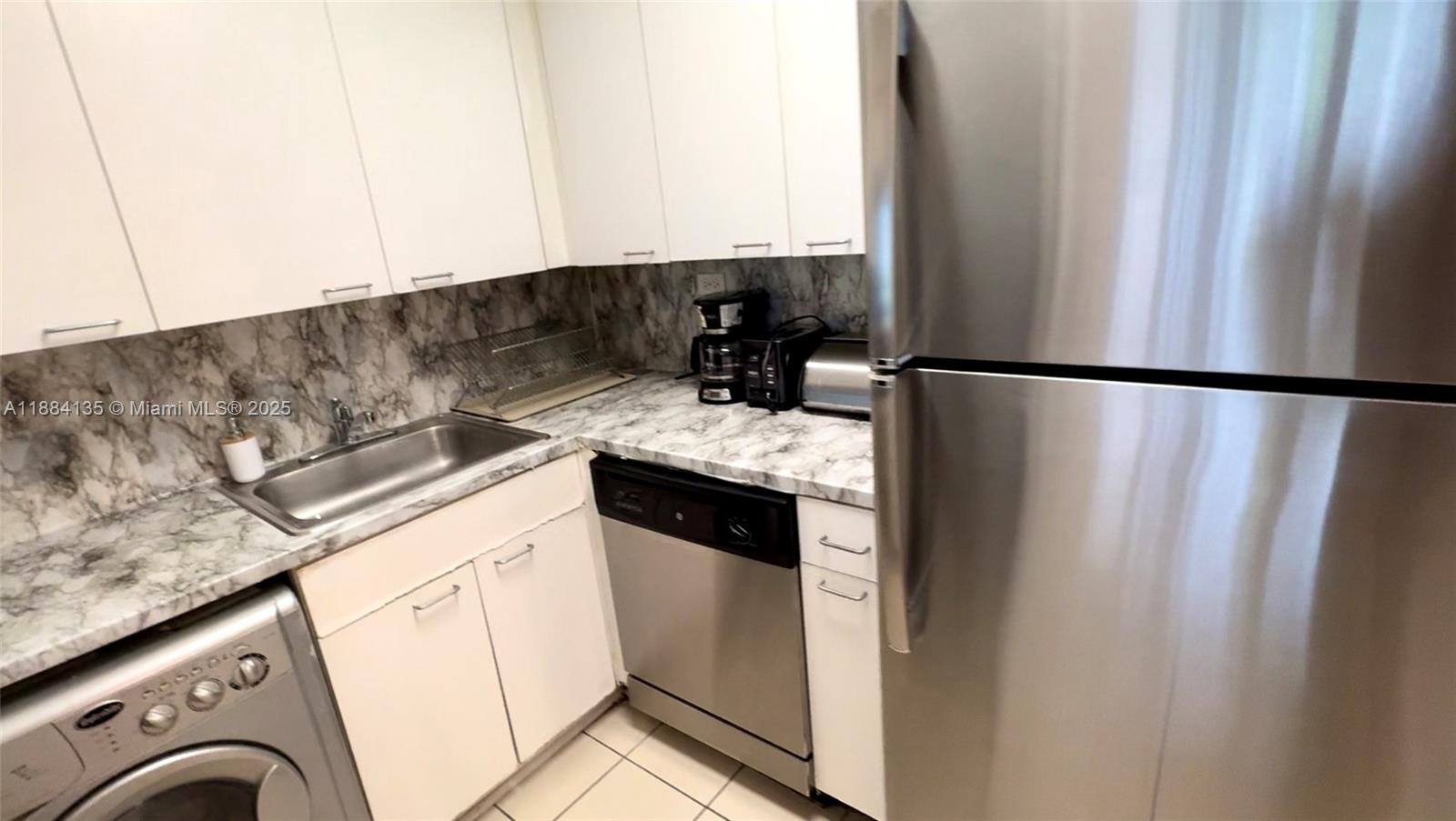 FLAMINGO SOUTH BEACH I CO - Residential Lease