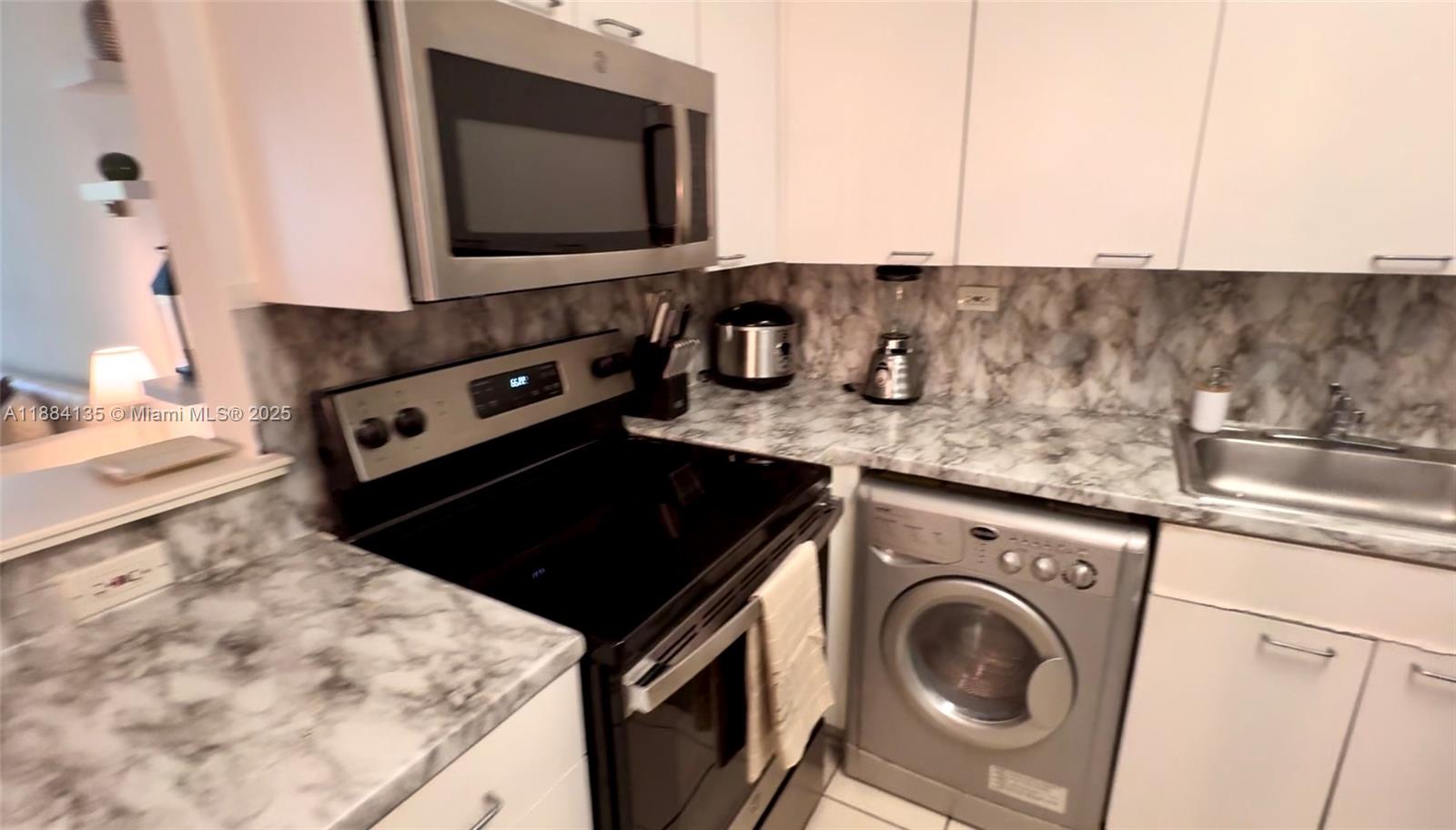 FLAMINGO SOUTH BEACH I CO - Residential Lease