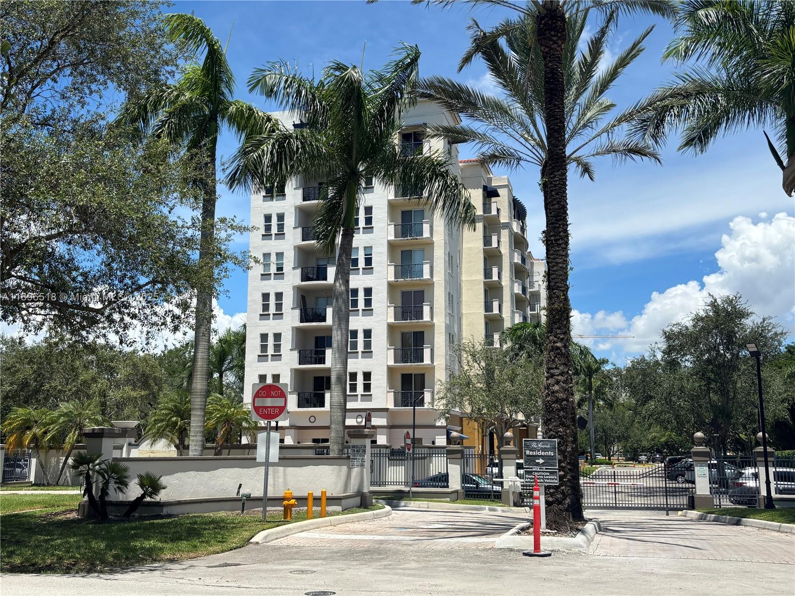 THE GRANDE CONDO - Residential