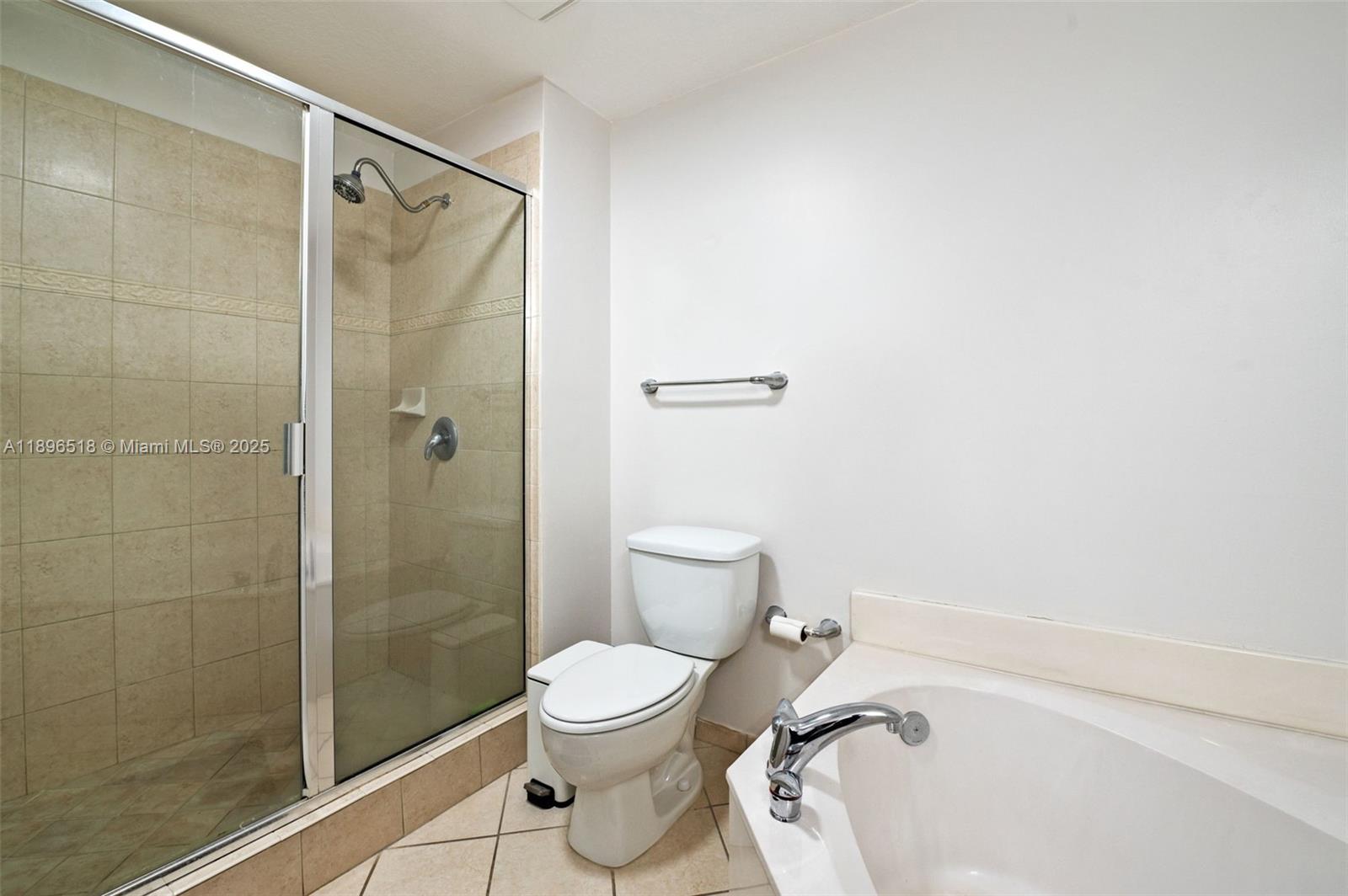 THE GRANDE CONDO - Residential
