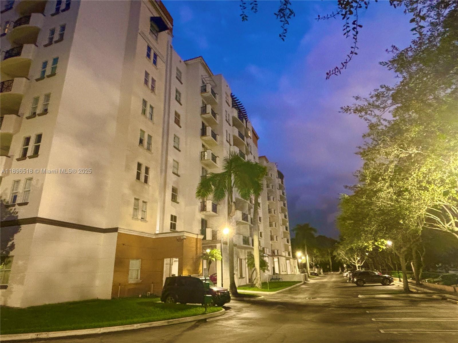 THE GRANDE CONDO - Residential