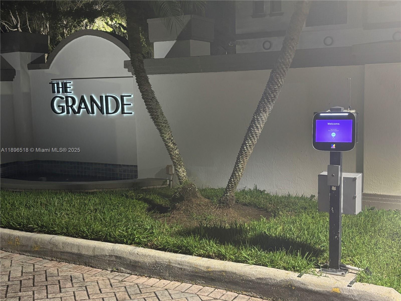 THE GRANDE CONDO - Residential