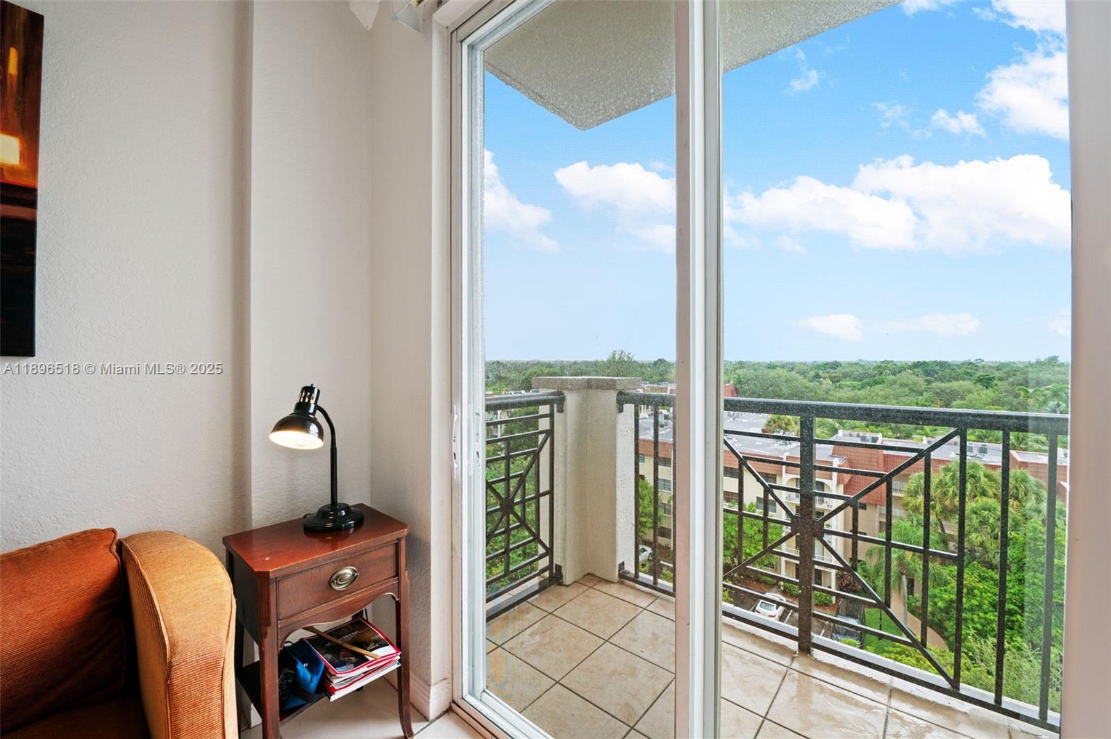 THE GRANDE CONDO - Residential