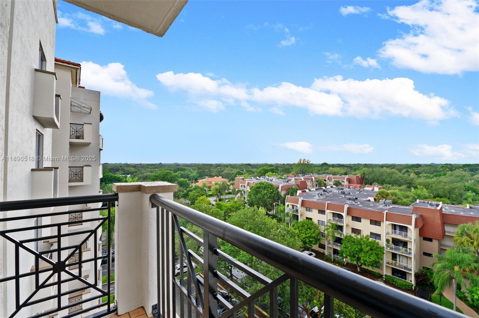 THE GRANDE CONDO - Residential
