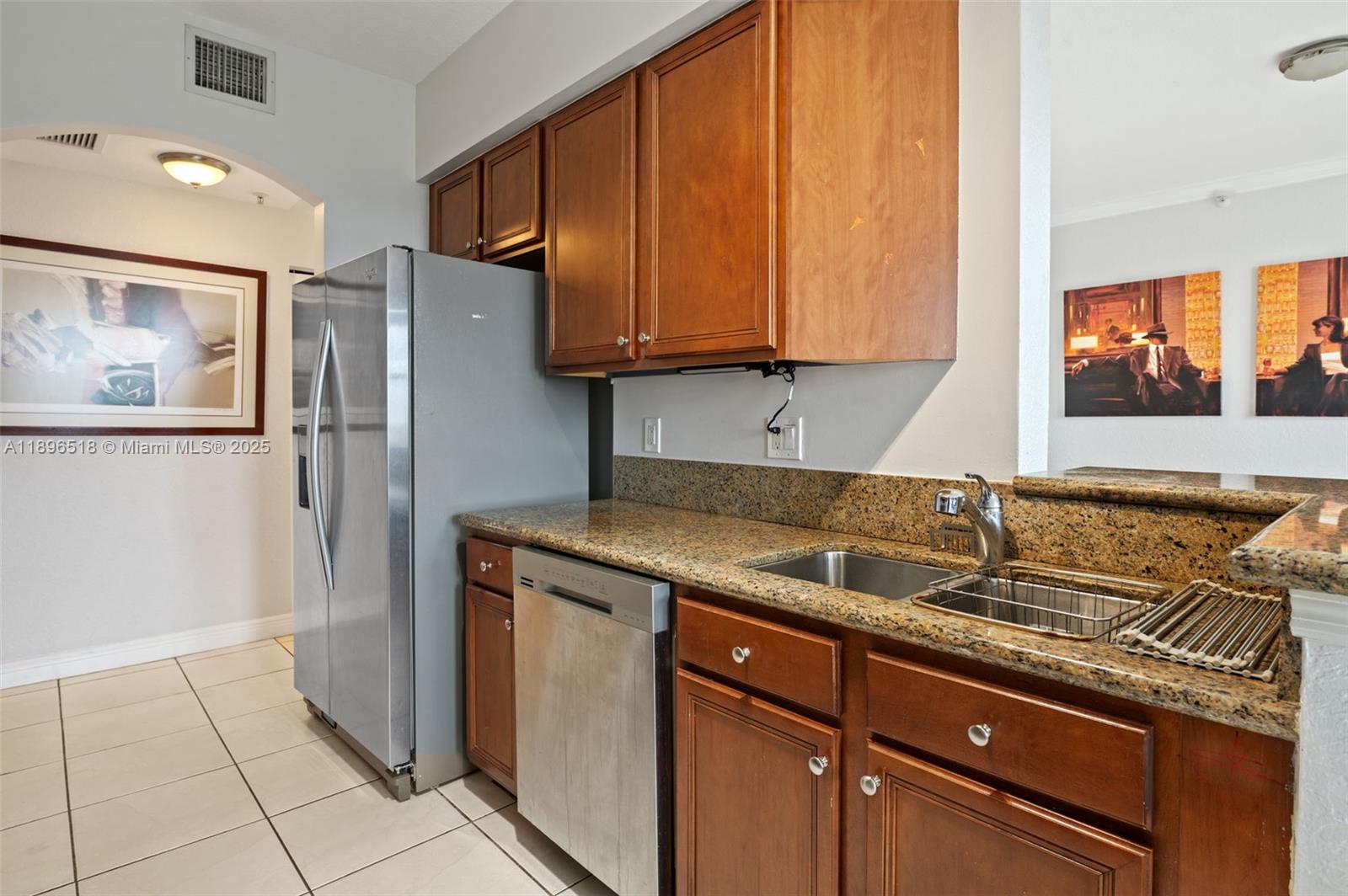 THE GRANDE CONDO - Residential