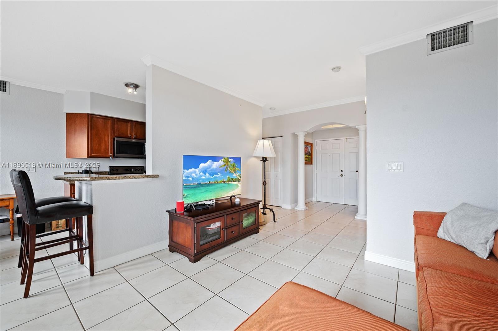 THE GRANDE CONDO - Residential