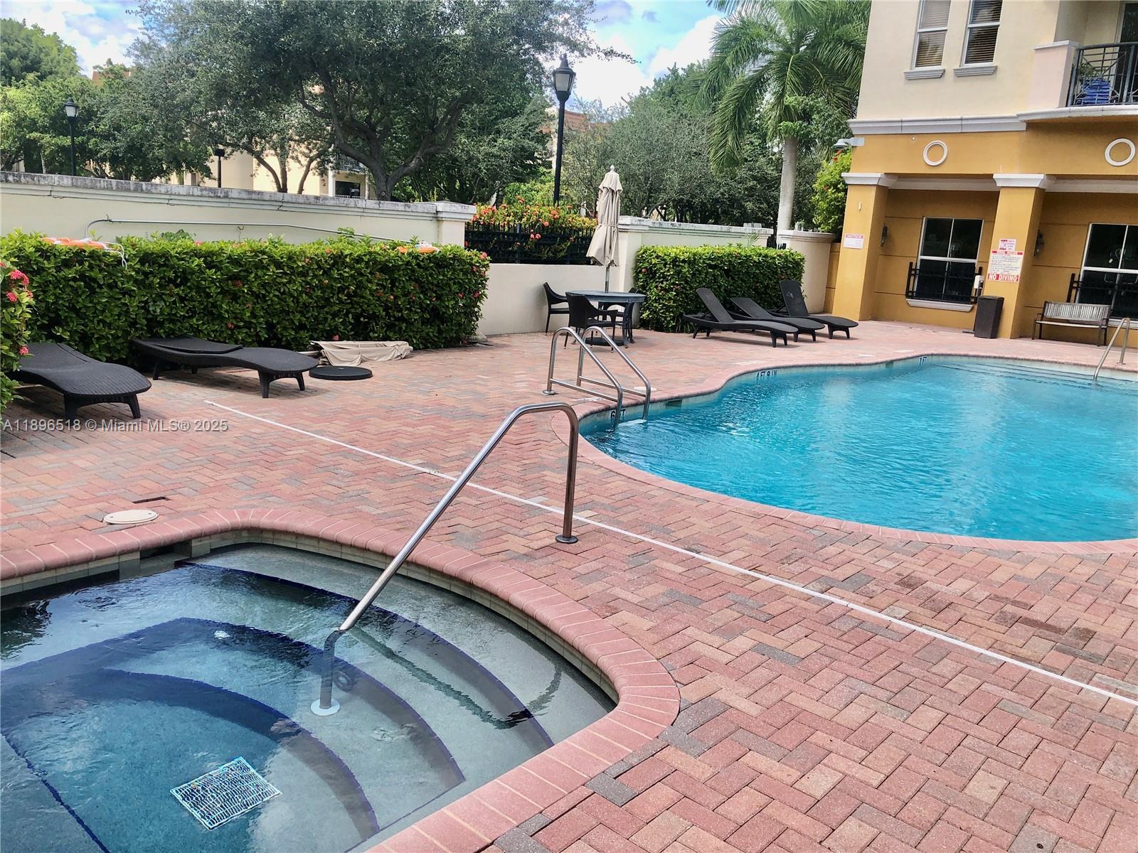 THE GRANDE CONDO - Residential