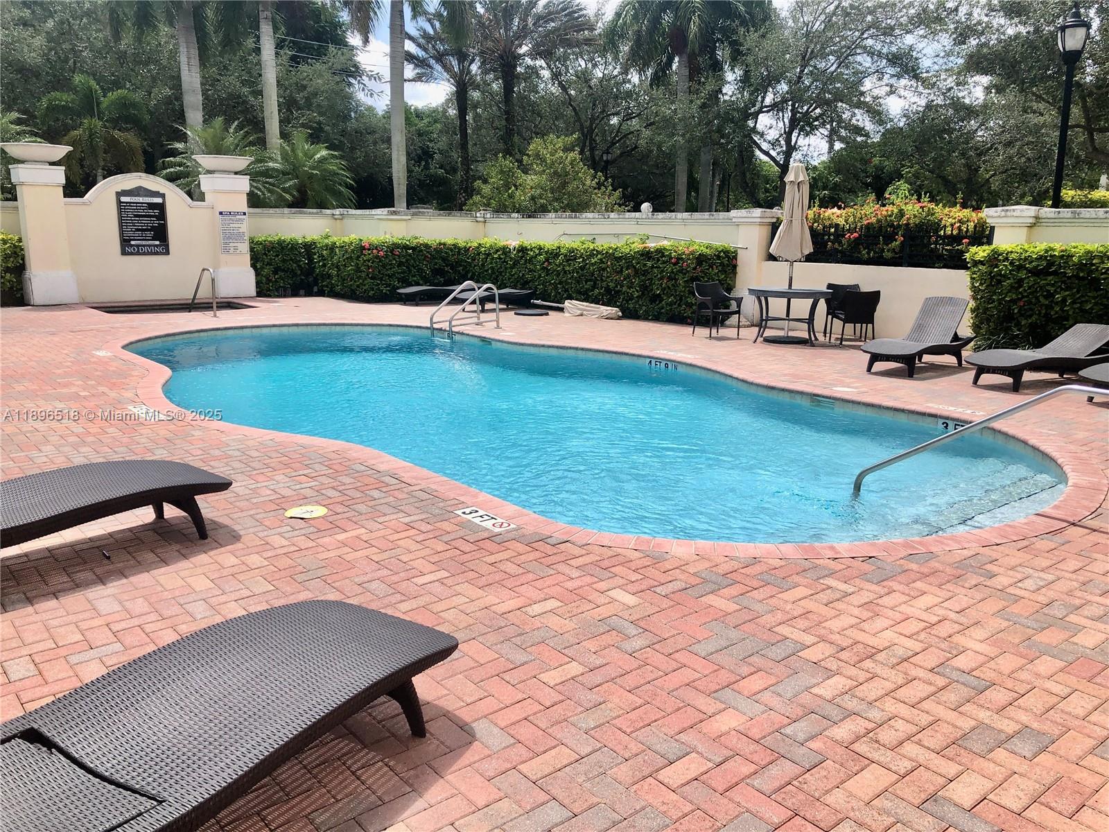 THE GRANDE CONDO - Residential