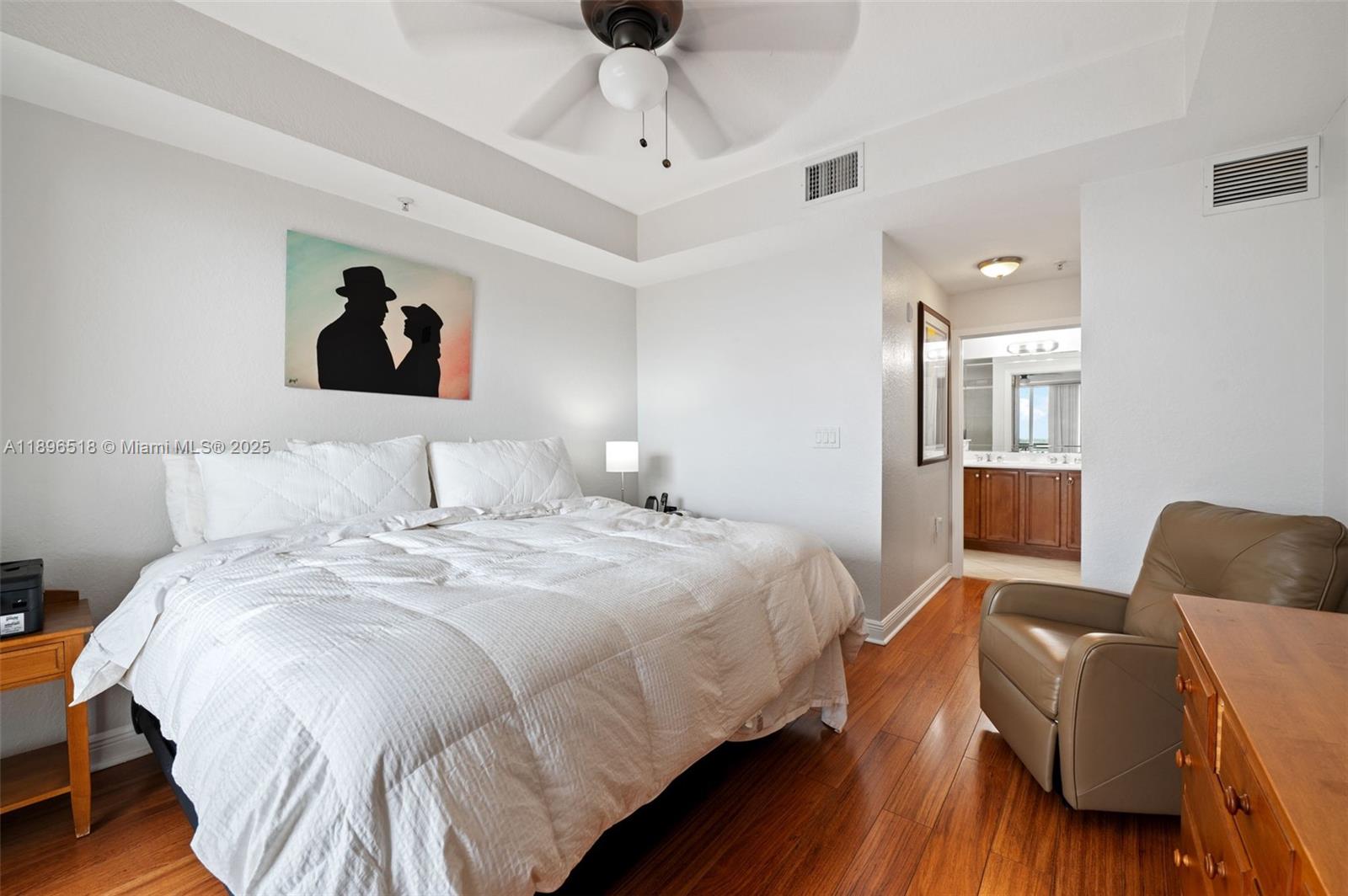 THE GRANDE CONDO - Residential