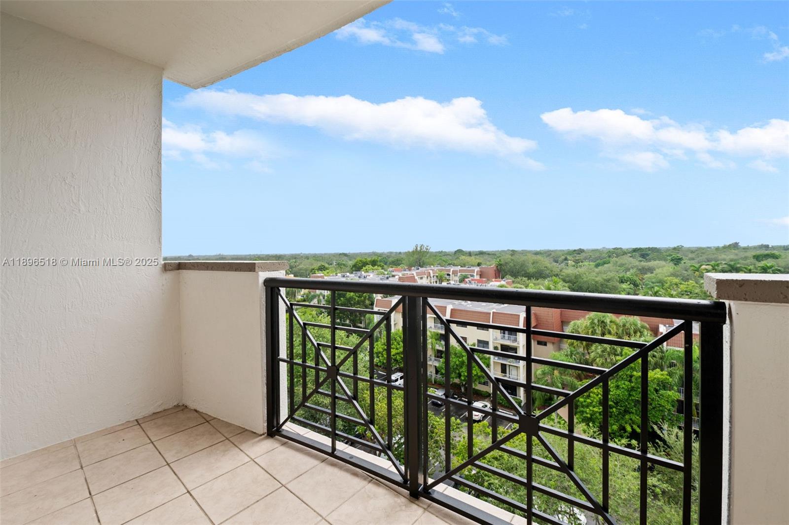 THE GRANDE CONDO - Residential