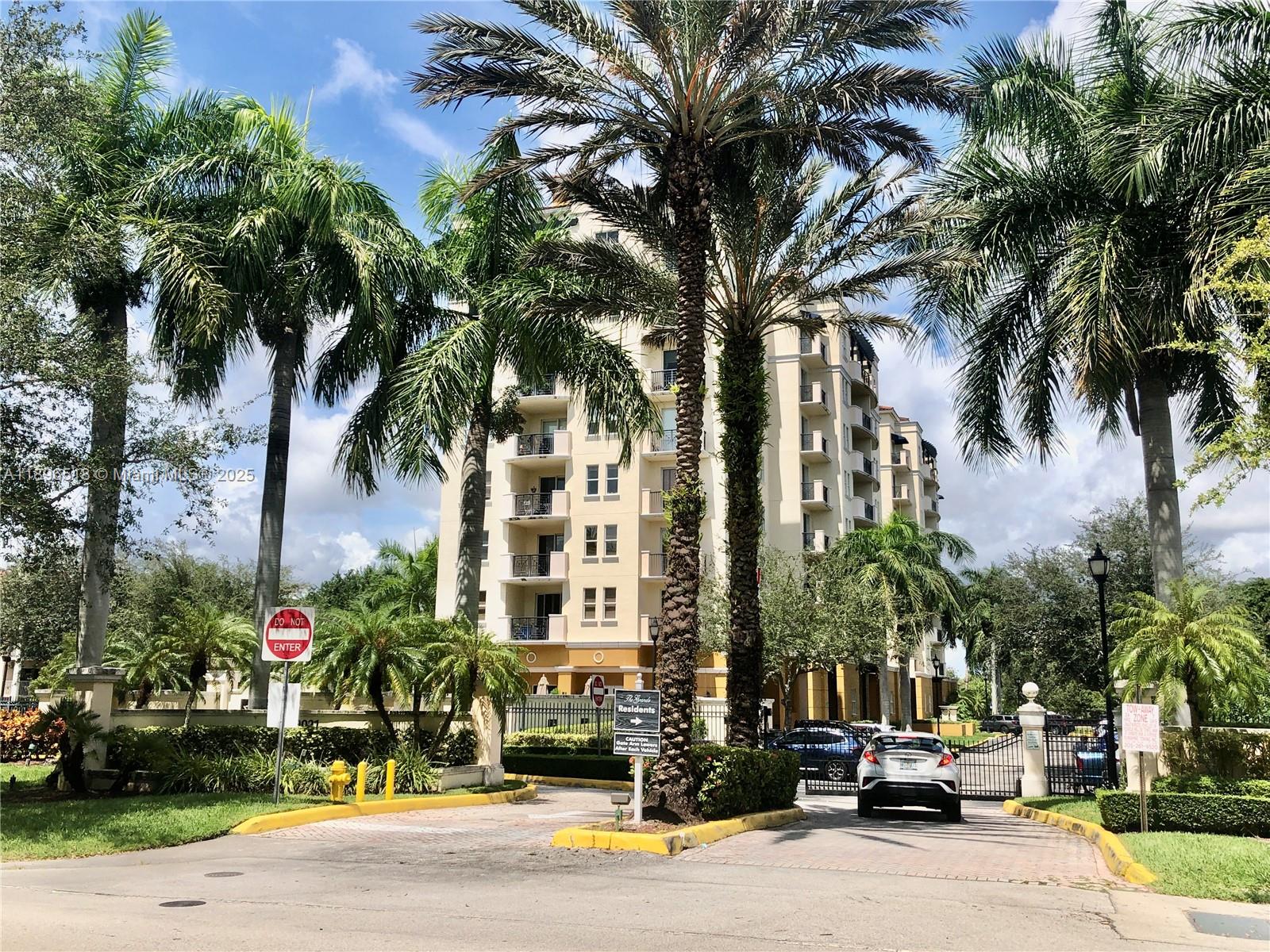 THE GRANDE CONDO - Residential
