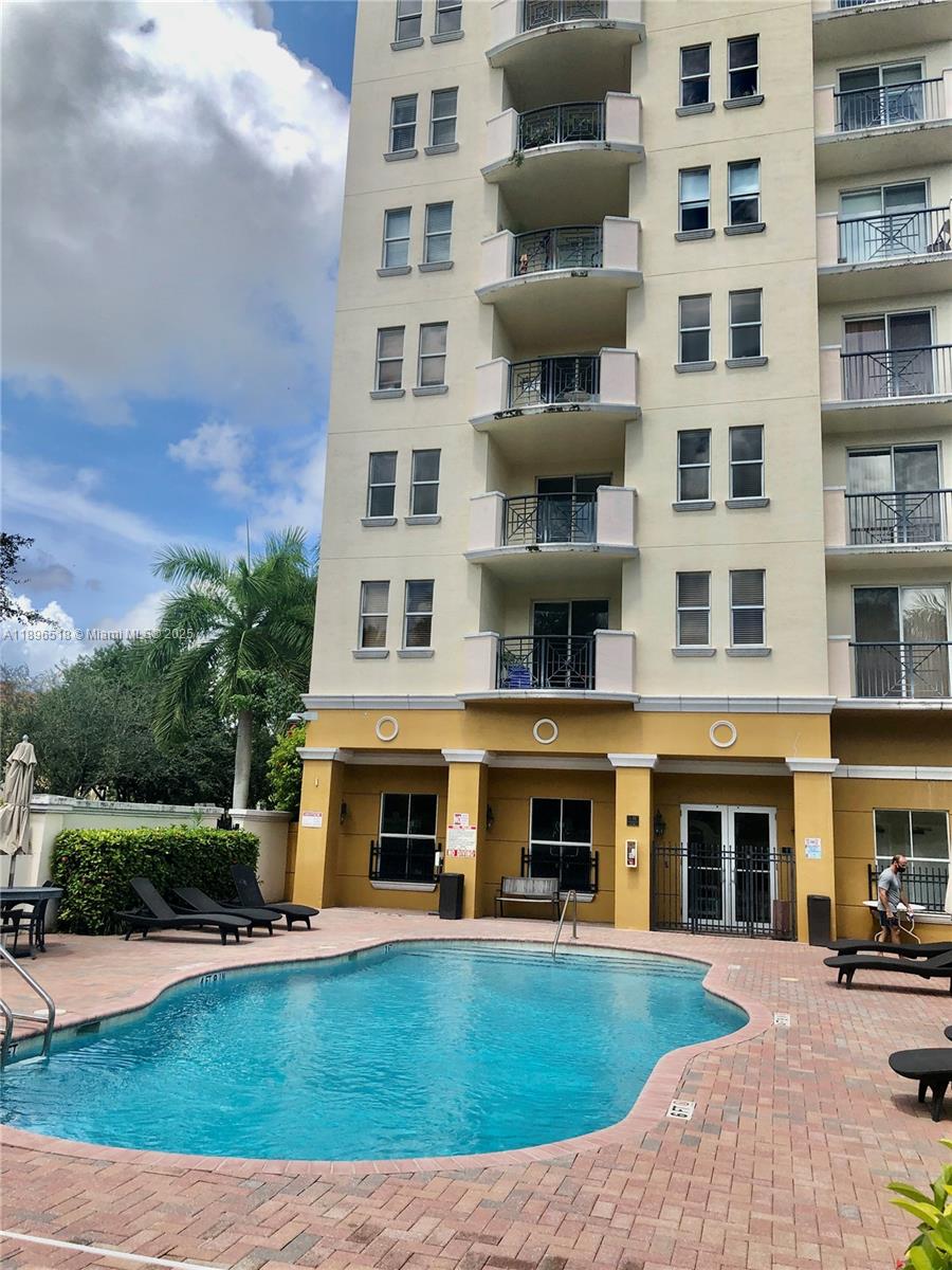 THE GRANDE CONDO - Residential