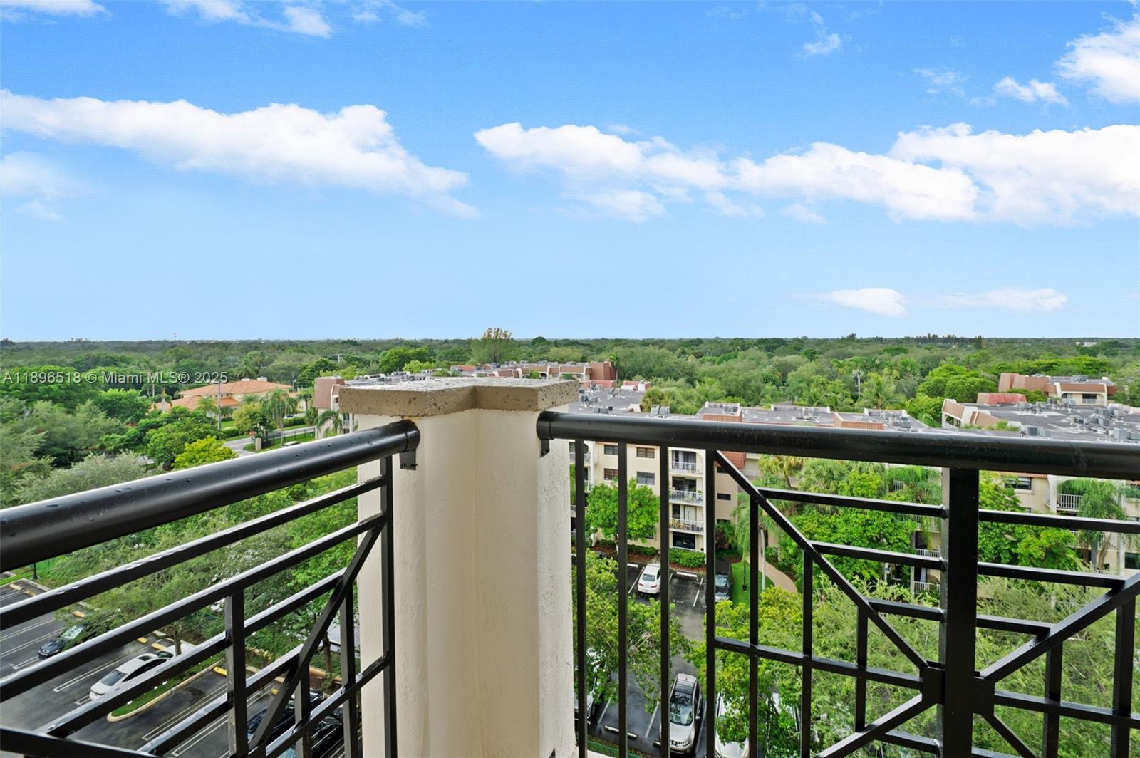 THE GRANDE CONDO - Residential
