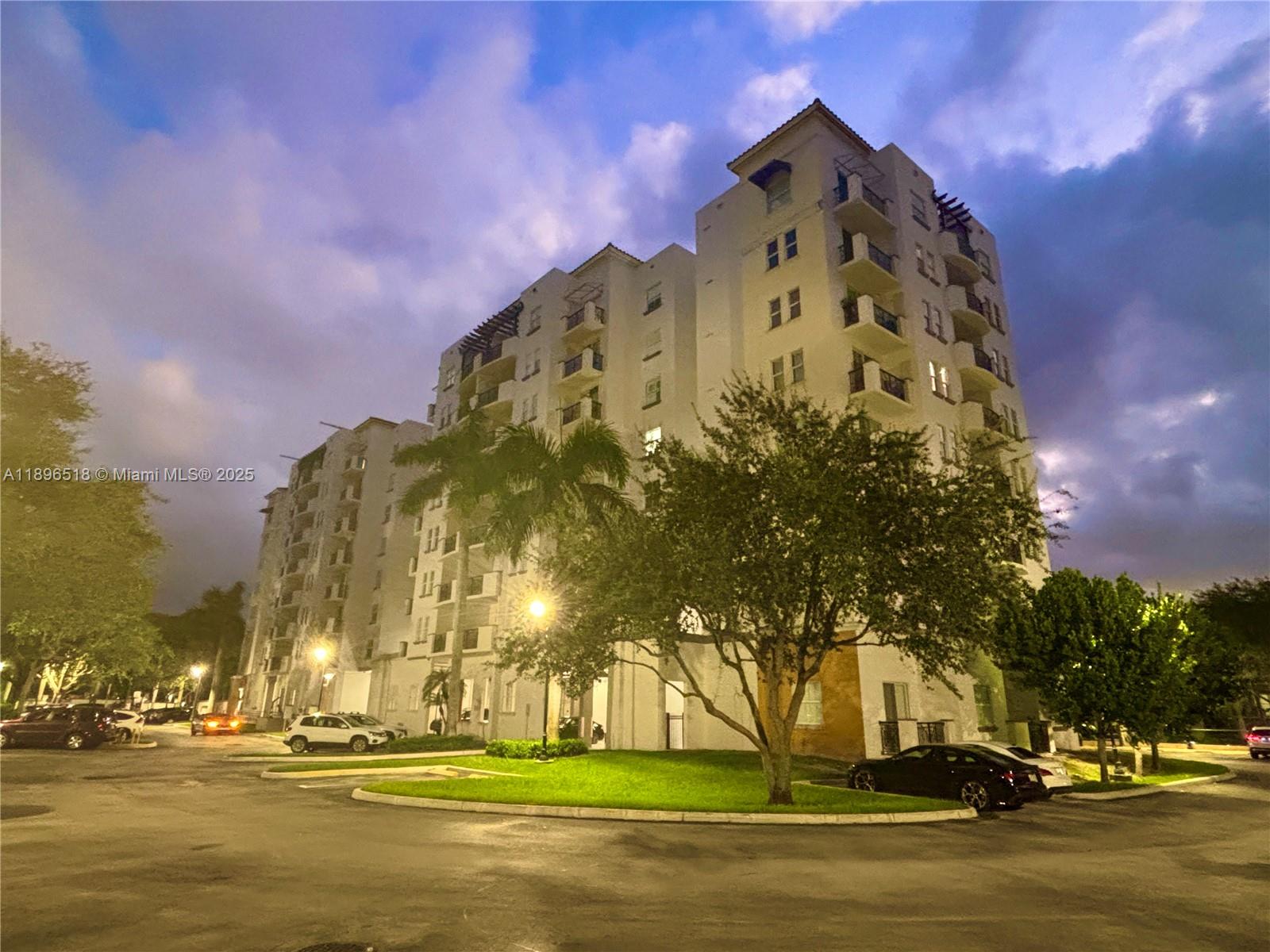 THE GRANDE CONDO - Residential
