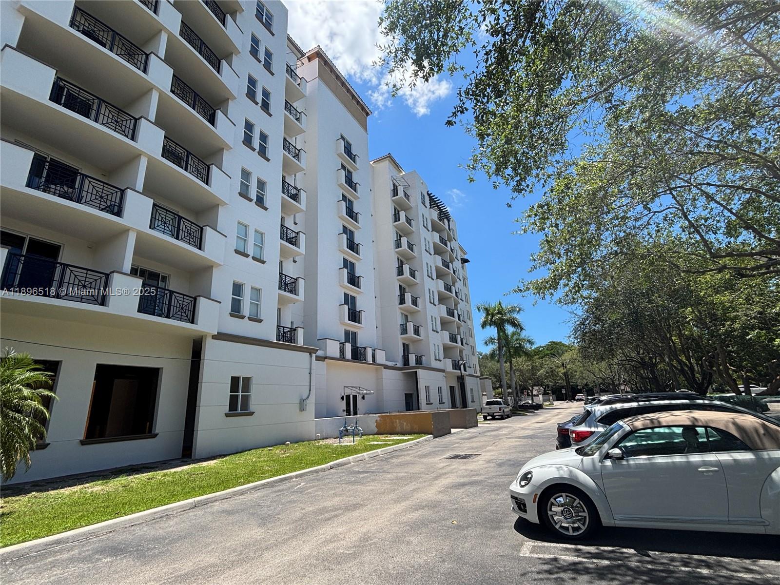 THE GRANDE CONDO - Residential
