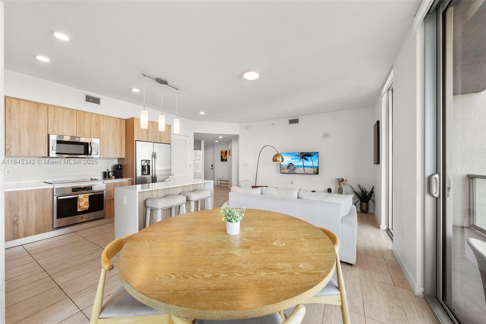 QUADRO CONDO - Residential