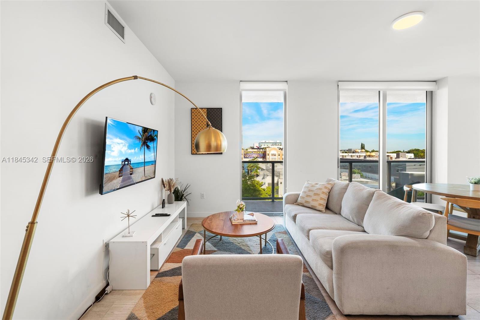 QUADRO CONDO - Residential