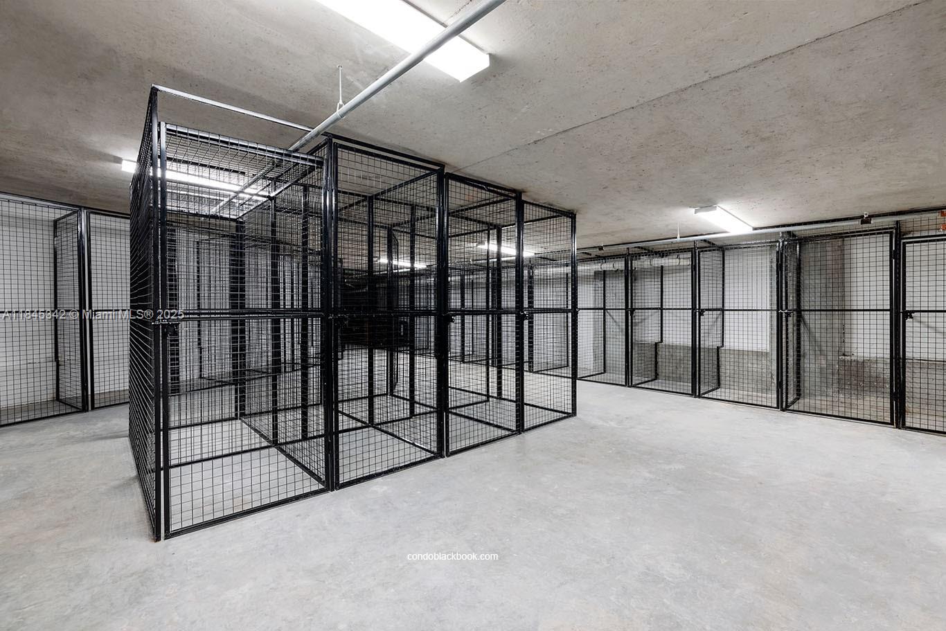 QUADRO CONDO - Residential