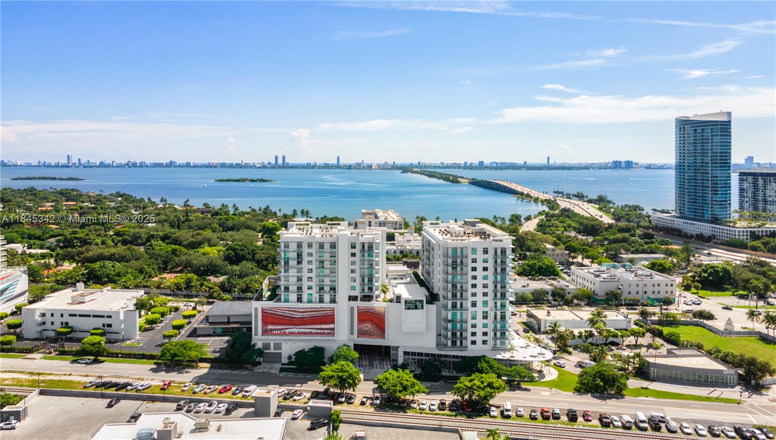 QUADRO CONDO - Residential