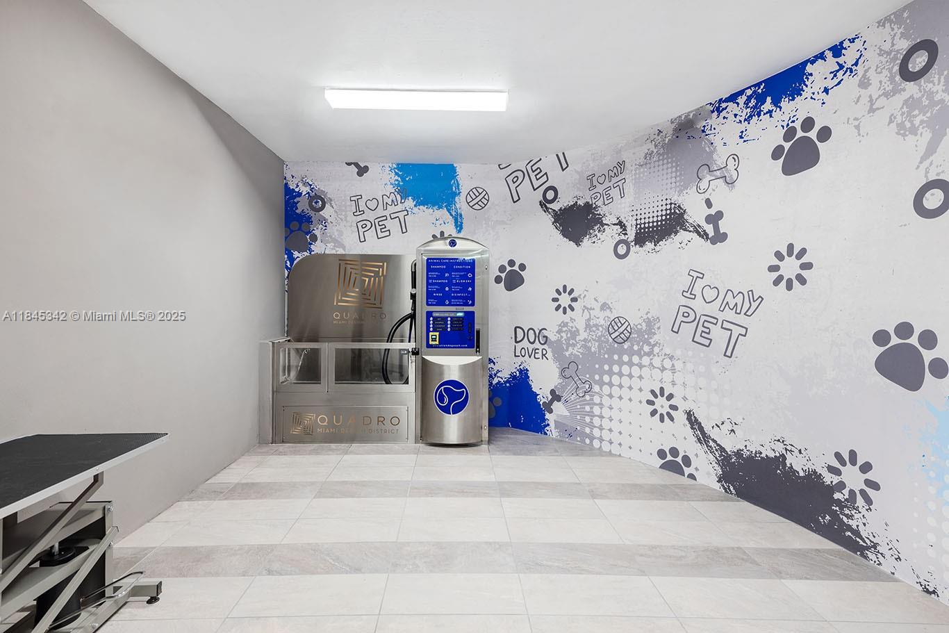 QUADRO CONDO - Residential